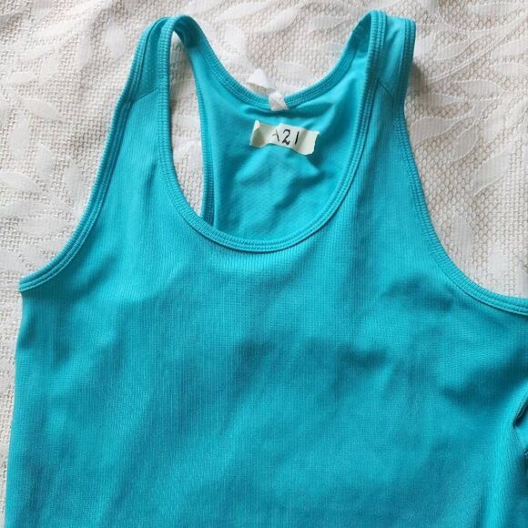 A21  Under Armour athletic racerback tank top - Picture 2 of 7